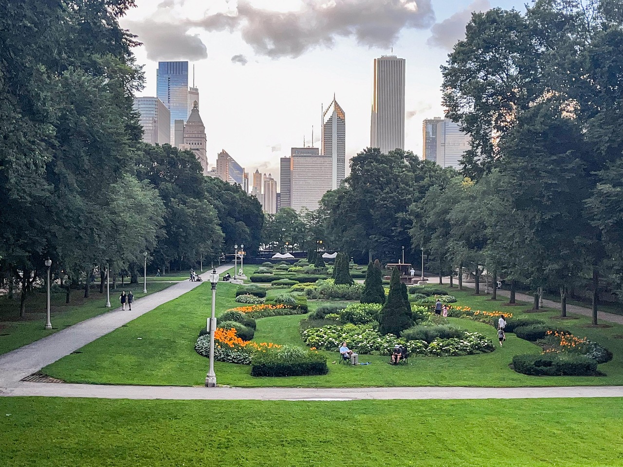Tree-lined street in Chicago's Hyde Park neighborhood
